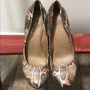 Jessica Simpson size 8 brown snakeskin hills